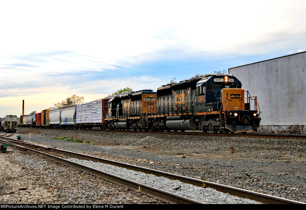 CSX 8840 on Q-433